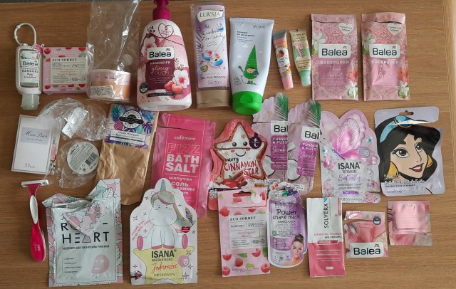 akcja denkowanie! grudzień - kosmetyki w świątecznych opakowaniach i świątecznych kolorach 🎄❄️⛄🎀🎁🎅