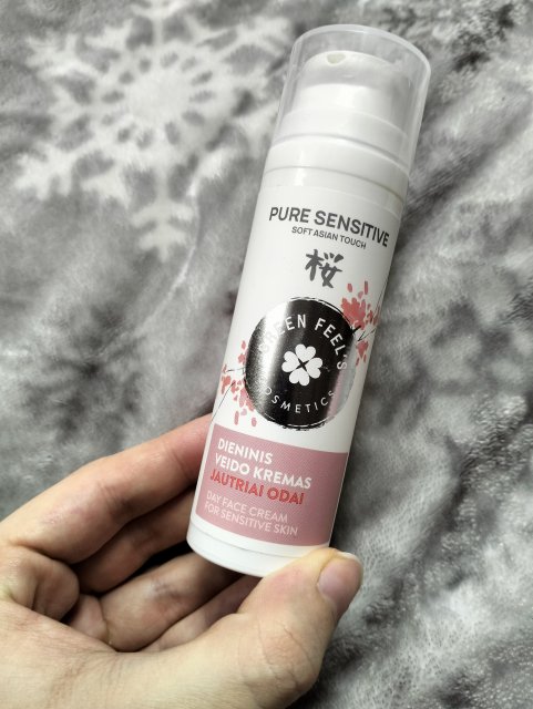 Green Feels Cosmetics Krem do twarzy, Na dzień, Ekstrakt z kwiatu wiśni sakury japońskiej