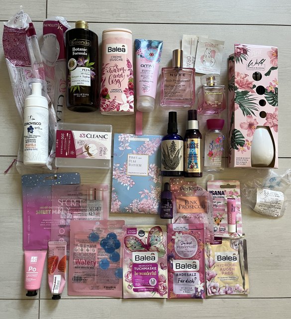 akcja denkowanie! grudzień - kosmetyki w świątecznych opakowaniach i świątecznych kolorach 🎄❄️⛄🎀🎁🎅