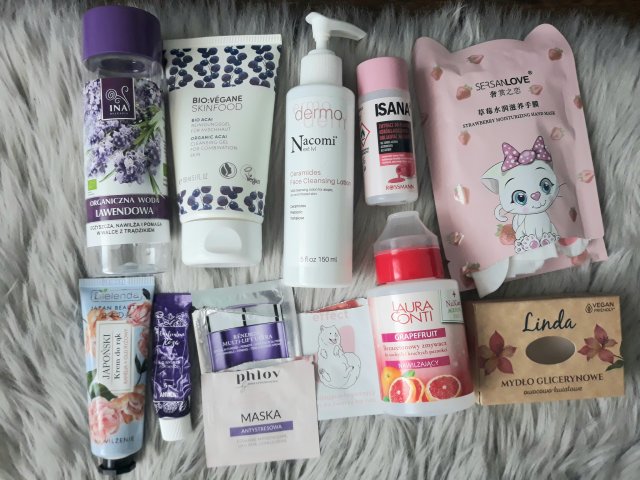 akcja denkowanie! grudzień - kosmetyki w świątecznych opakowaniach i świątecznych kolorach 🎄❄️⛄🎀🎁🎅