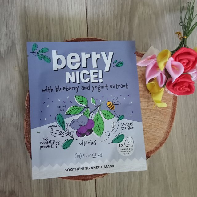 Dayes Europe B.V Maska do twarzy w płacie, Berry Nice!, Z wyciągiem z jagód i jogurtem, Zmiękczanie i rewitalizacja