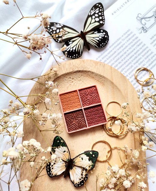 Q-KI Mini paletka cieni z kalendarza adwentowego Q-KI 2022