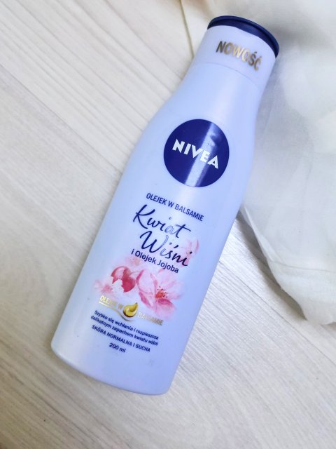 Nivea Olejek w balsamie, Kwiat Wiśni i olejek jojoba, Skóra normalna i sucha