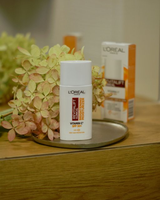 L'Oreal Paris, Revitalift Clinical (Rozświetlający krem na dzień z witaminą C i SPF 50+)