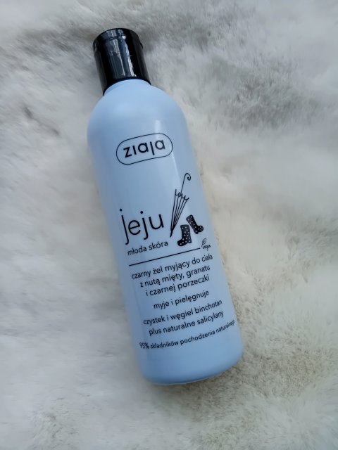 Ziaja Jeju, Młoda skóra, Czarny żel myjący do ciała z nutą mięty, granatu i czarnej porzeczki