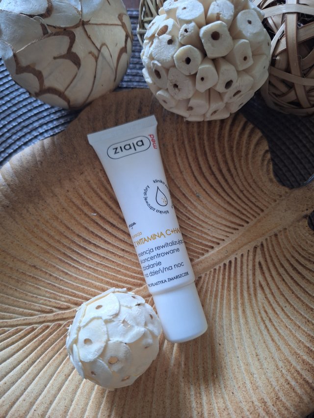 Ziaja Med, Kuracja dermatologiczna, Esencja rewitalizująca, Witamina C + HA/P