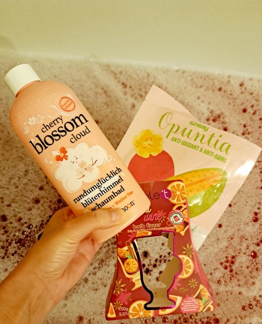 akcja denkowanie! grudzień - kosmetyki w świątecznych opakowaniach i świątecznych kolorach 🎄❄️⛄🎀🎁🎅