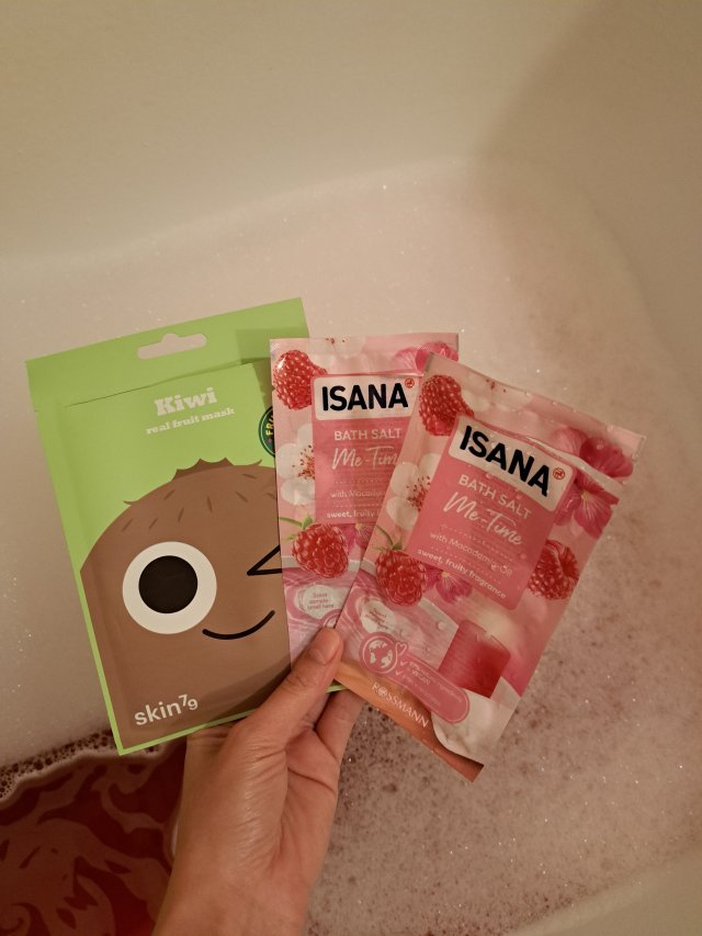 akcja denkowanie! grudzień - kosmetyki w świątecznych opakowaniach i świątecznych kolorach 🎄❄️⛄🎀🎁🎅