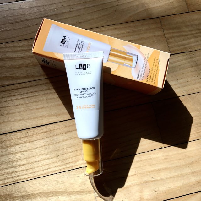 AA LAAB New Skin Generation, Krem-prefactor do twarzy, SPF 50+ rozświetlająco-nawilżający, 3% Tetra-C Yuzu