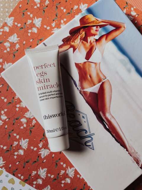 This Works Serum do nóg, Perfect Legs Skin Miracle, Koloryzujące, Z witaminami