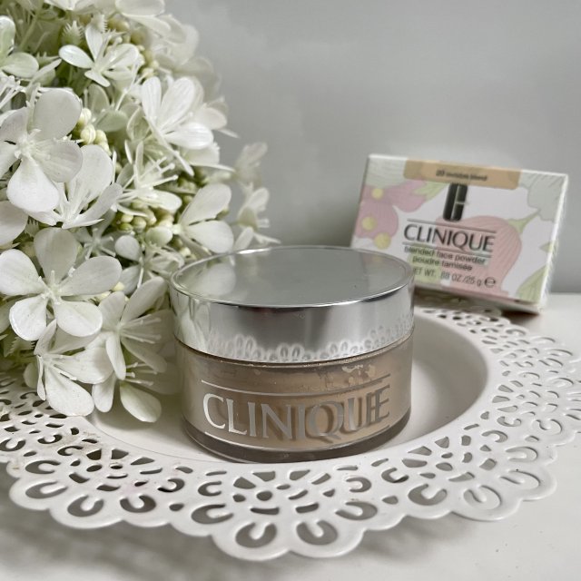 Clinique puder do twarzy