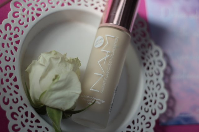 Nam Professional by Wibo Smart Flawless Foundation, Podkład do twarzy, Buildable Coverage, Natural Matte Finish, nr 01 Swan