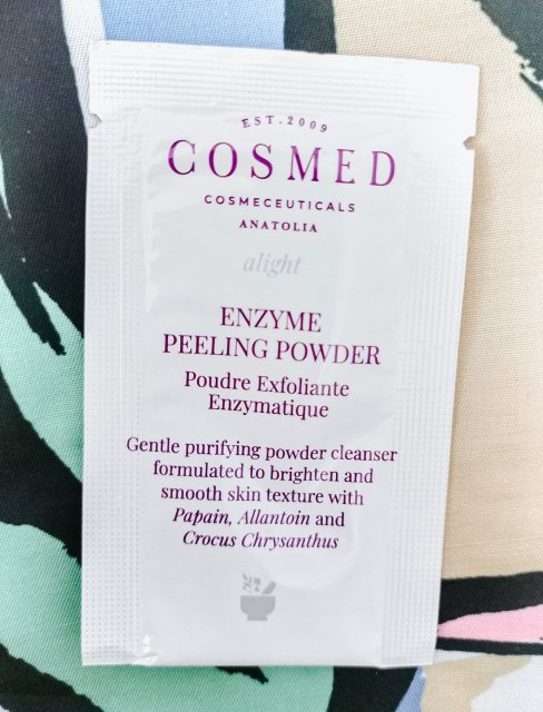 Cosmed alight, Puder peelingujący, Enzymatyczny, Z papainą, alantoiną i krokusem chrysanthus