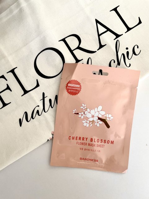 Baroness Maska do twarzy w płacie, Cherry Blossom, Rozświetlająca