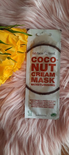 Montagne Jeunesse Nawilżająca kremowa maska z kokosem