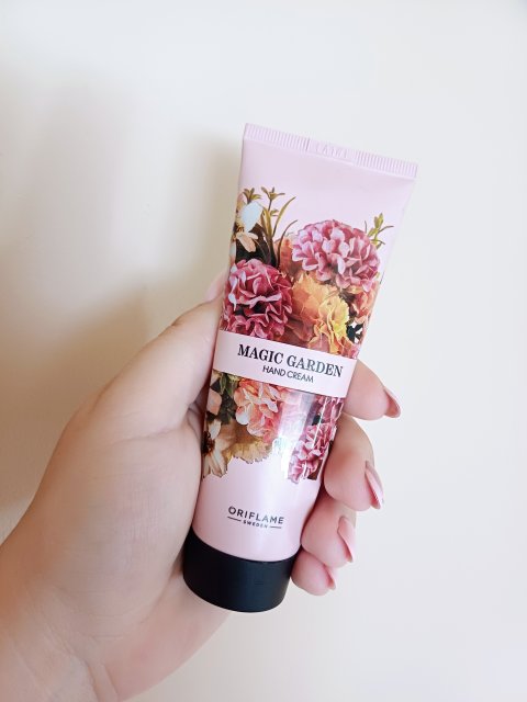 Oriflame Krem do rąk, Magic Garden