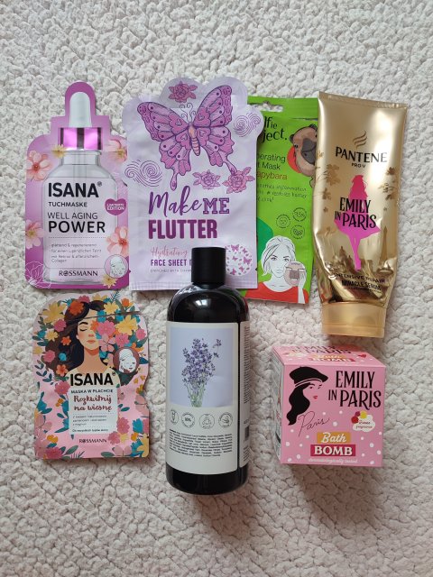 Denkowanie część druga :) Grudzień, kosmetyki w świątecznych opakowaniach lub w świątecznych kolorach: czerwonym, zielonym i złotym 