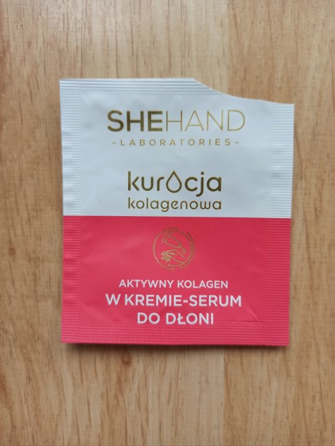 Denkowanie część druga :) Grudzień, kosmetyki w świątecznych opakowaniach lub w świątecznych kolorach: czerwonym, zielonym i złotym 