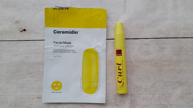 Denkowanie część druga :) Grudzień, kosmetyki w świątecznych opakowaniach lub w świątecznych kolorach: czerwonym, zielonym i złotym 