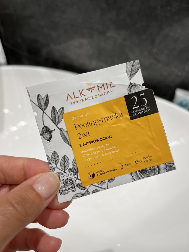 Denkowanie część druga :) Grudzień, kosmetyki w świątecznych opakowaniach lub w świątecznych kolorach: czerwonym, zielonym i złotym 