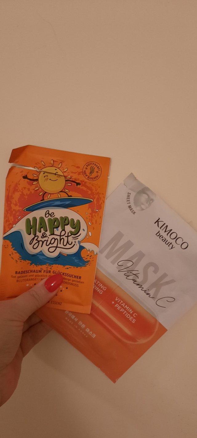 Denkowanie część druga :) Grudzień, kosmetyki w świątecznych opakowaniach lub w świątecznych kolorach: czerwonym, zielonym i złotym 