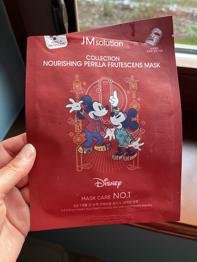 Denkowanie część druga :) Grudzień, kosmetyki w świątecznych opakowaniach lub w świątecznych kolorach: czerwonym, zielonym i złotym 