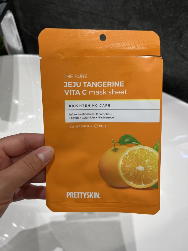 Denkowanie część druga :) Grudzień, kosmetyki w świątecznych opakowaniach lub w świątecznych kolorach: czerwonym, zielonym i złotym 