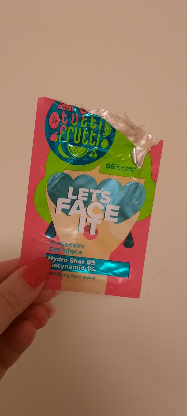 Denkowanie część druga :) Grudzień, kosmetyki w świątecznych opakowaniach lub w świątecznych kolorach: czerwonym, zielonym i złotym 