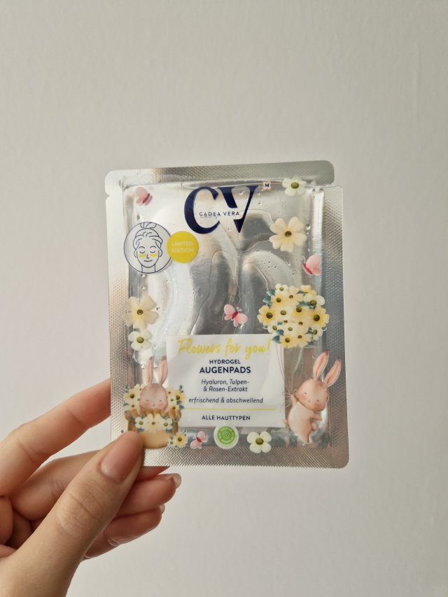 Denkowanie część druga :) Grudzień, kosmetyki w świątecznych opakowaniach lub w świątecznych kolorach: czerwonym, zielonym i złotym 