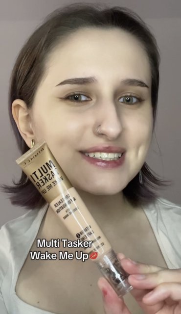 Rimmel Wake Me Up, Kryjący korektor rozświetlający✨