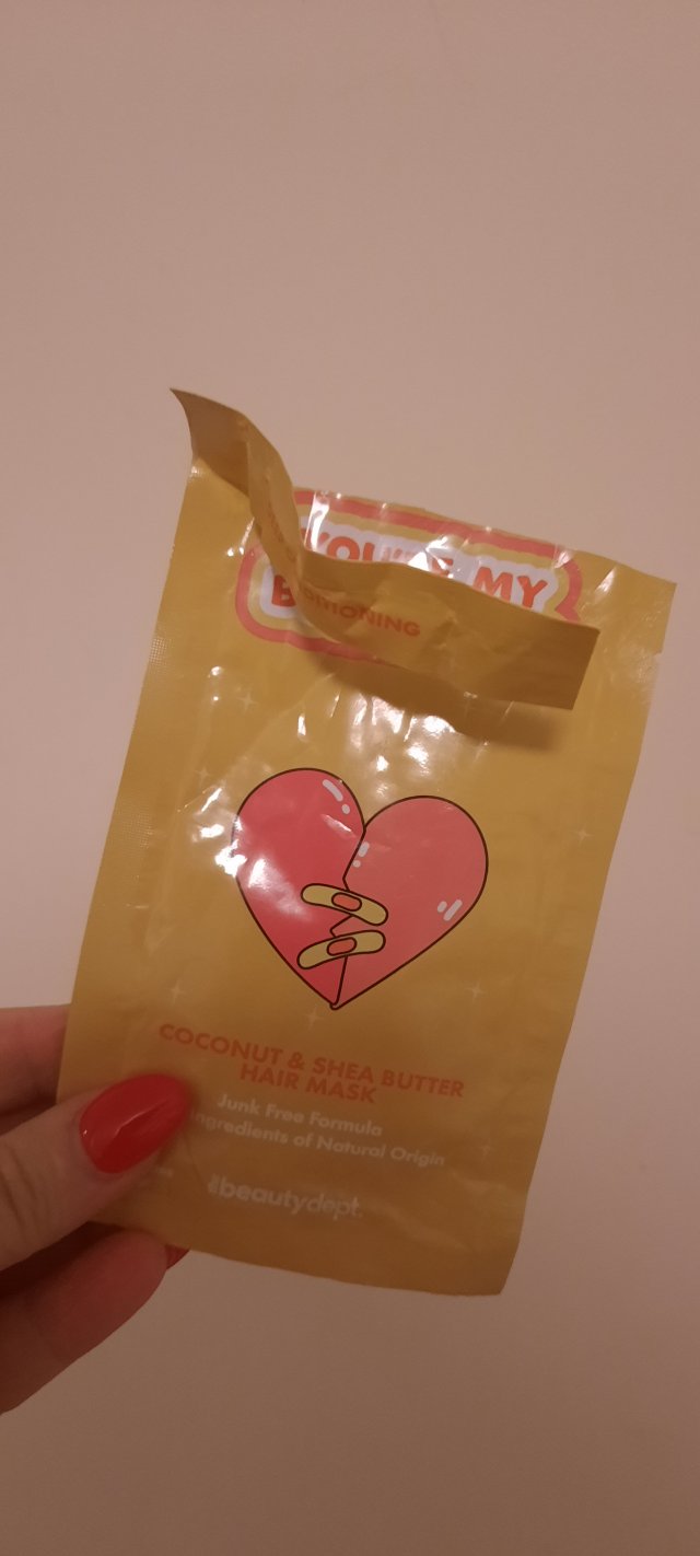 Denkowanie część druga :) Grudzień, kosmetyki w świątecznych opakowaniach lub w świątecznych kolorach: czerwonym, zielonym i złotym 