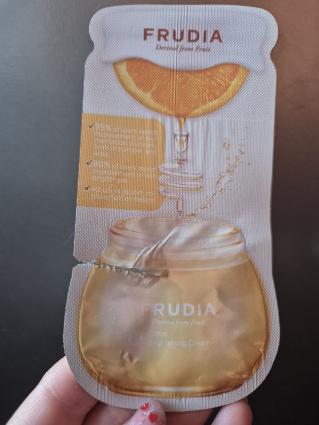 Denkowanie część druga :) Grudzień, kosmetyki w świątecznych opakowaniach lub w świątecznych kolorach: czerwonym, zielonym i złotym 