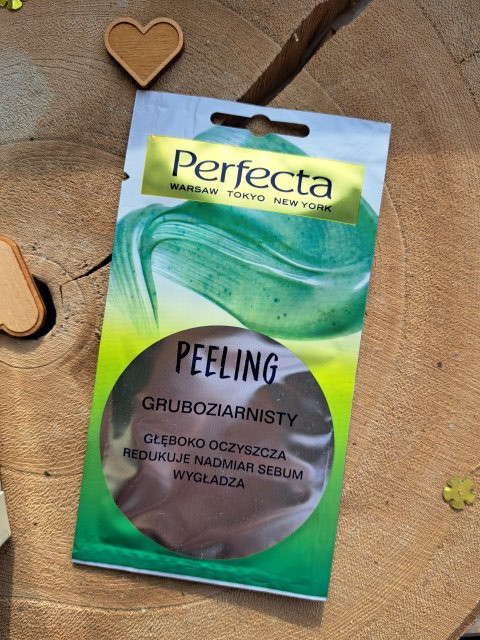 Perfecta Peeling do twarzy, Gruboziarnisty, Głęboko oczyszcza, Redukuje nadmiar sebum i wygładza