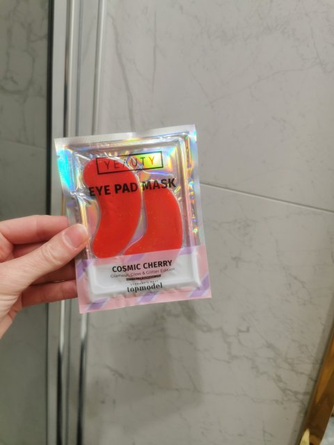 Denkowanie część druga :) Grudzień, kosmetyki w świątecznych opakowaniach lub w świątecznych kolorach: czerwonym, zielonym i złotym 