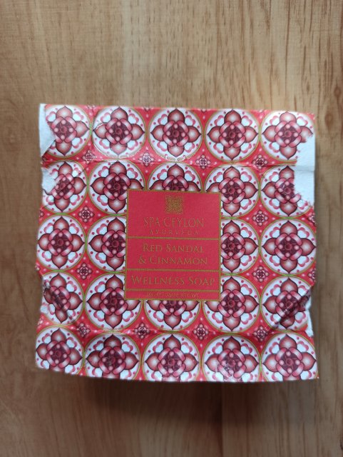 Denkowanie część druga :) Grudzień, kosmetyki w świątecznych opakowaniach lub w świątecznych kolorach: czerwonym, zielonym i złotym 