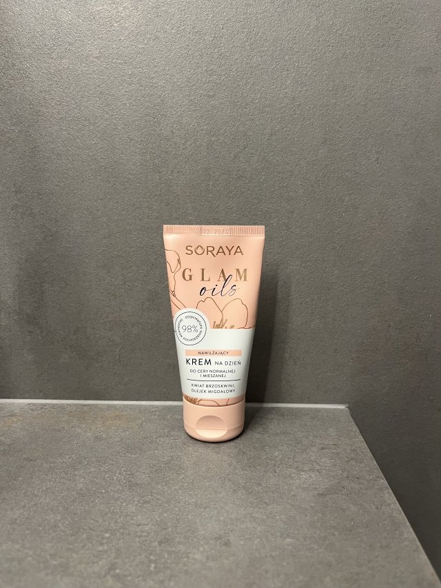 Soraya Glam Oils, Krem do twarzy, Na dzień, Nawilżający, Kwiat brzoskwini, olejek migdałowy, Do cery normalnej i mieszanej