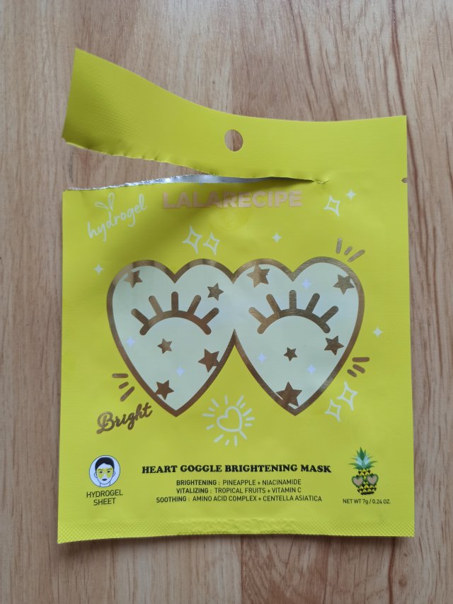 Denkowanie część druga :) Grudzień, kosmetyki w świątecznych opakowaniach lub w świątecznych kolorach: czerwonym, zielonym i złotym 