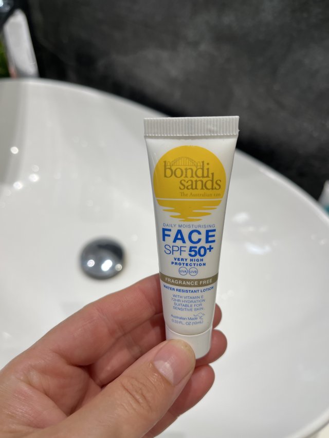 Denkowanie część druga :) Grudzień, kosmetyki w świątecznych opakowaniach lub w świątecznych kolorach: czerwonym, zielonym i złotym 