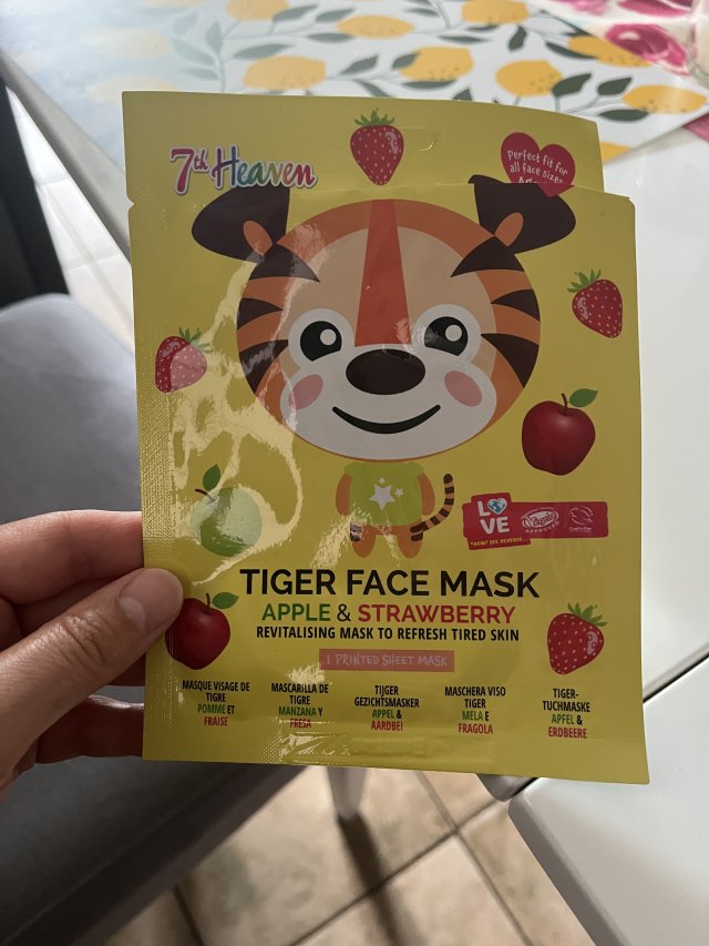 Denkowanie część druga :) Grudzień, kosmetyki w świątecznych opakowaniach lub w świątecznych kolorach: czerwonym, zielonym i złotym 