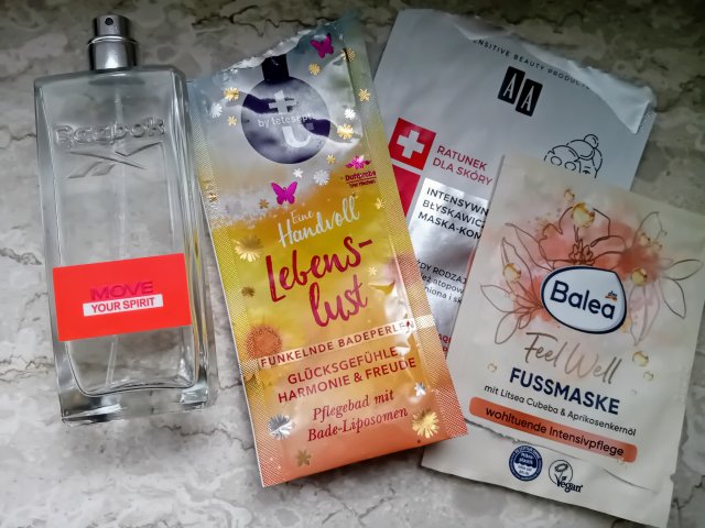 Denkowanie część druga :) Grudzień, kosmetyki w świątecznych opakowaniach lub w świątecznych kolorach: czerwonym, zielonym i złotym 