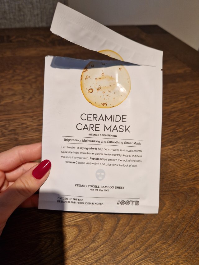 Denkowanie część druga :) Grudzień, kosmetyki w świątecznych opakowaniach lub w świątecznych kolorach: czerwonym, zielonym i złotym 