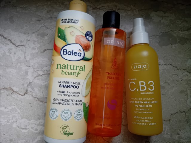 Denkowanie część druga :) Grudzień, kosmetyki w świątecznych opakowaniach lub w świątecznych kolorach: czerwonym, zielonym i złotym 