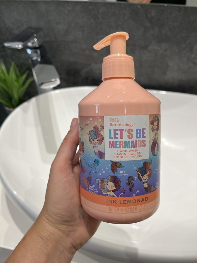 Denkowanie część druga :) Grudzień, kosmetyki w świątecznych opakowaniach lub w świątecznych kolorach: czerwonym, zielonym i złotym 