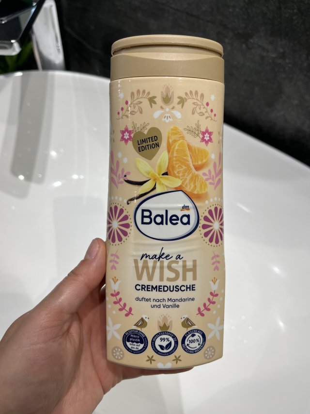 Denkowanie część druga :) Grudzień, kosmetyki w świątecznych opakowaniach lub w świątecznych kolorach: czerwonym, zielonym i złotym 