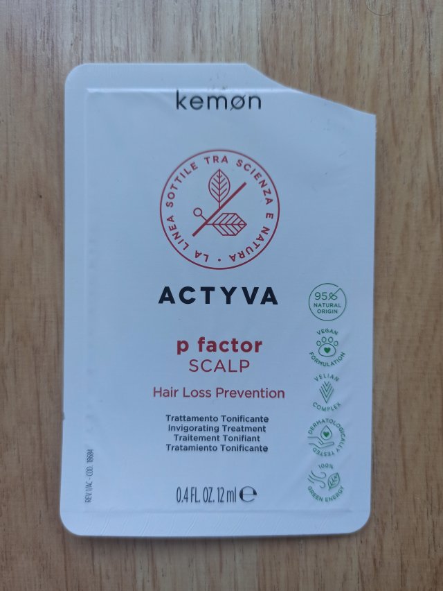 Denkowanie część druga :) Grudzień, kosmetyki w świątecznych opakowaniach lub w świątecznych kolorach: czerwonym, zielonym i złotym 