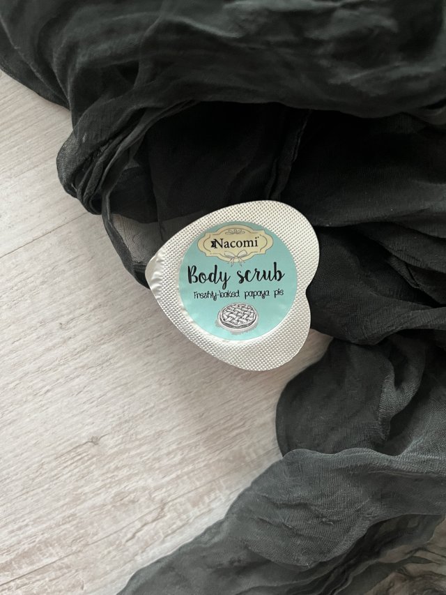 Nacomi Peeling do ciała, Body Scrub, Świeże ciasto z papają