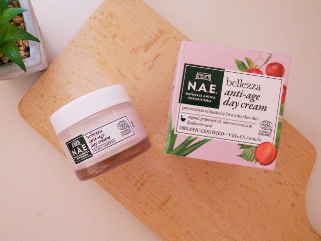 N.A.E. Naturale Antica Erboristeria. Krem do twarzy, Na dzień, Anti-Age, Organiczny olej z pestek winogron, Ekstrakt z aloesu i Kwas hialuronowy
