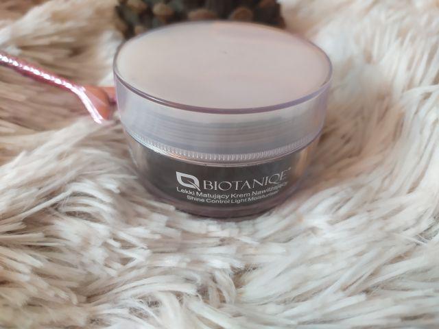 Biotaniqe Macro Hydro Therapy, Lekki krem do twarzy, Matujący, Nawilżający 