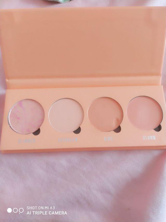 make up Revolution obsession isn t peachy Paleta róży