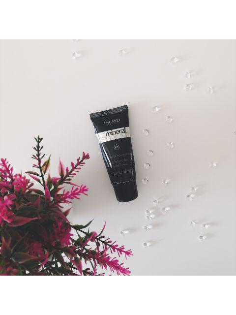 Ingrid mineral Silk & Lift, Podkład do twarzy, Mineralny, nr 280 Light Ivory